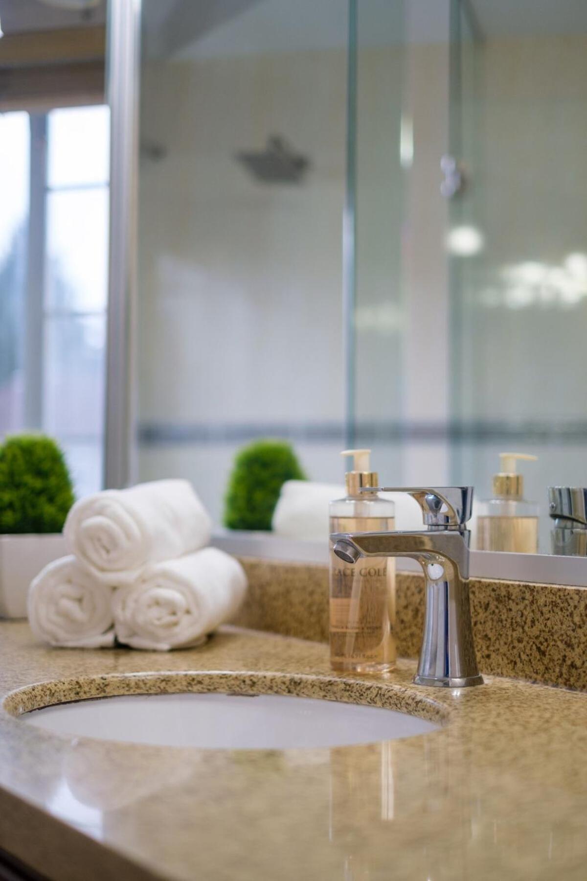 Spacious 4Br W Ensuites Mins To Downtown Yvr Ubc 밴쿠버 외부 사진