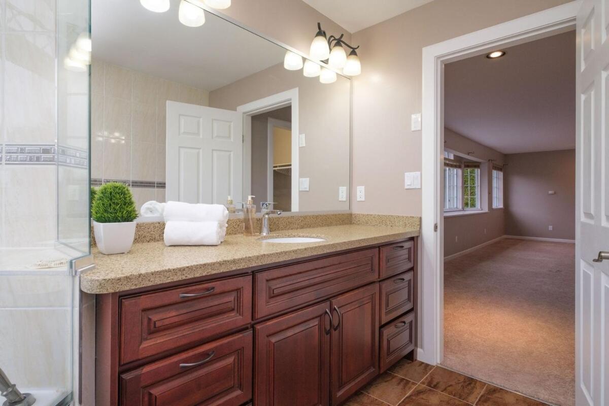 Spacious 4Br W Ensuites Mins To Downtown Yvr Ubc 밴쿠버 외부 사진