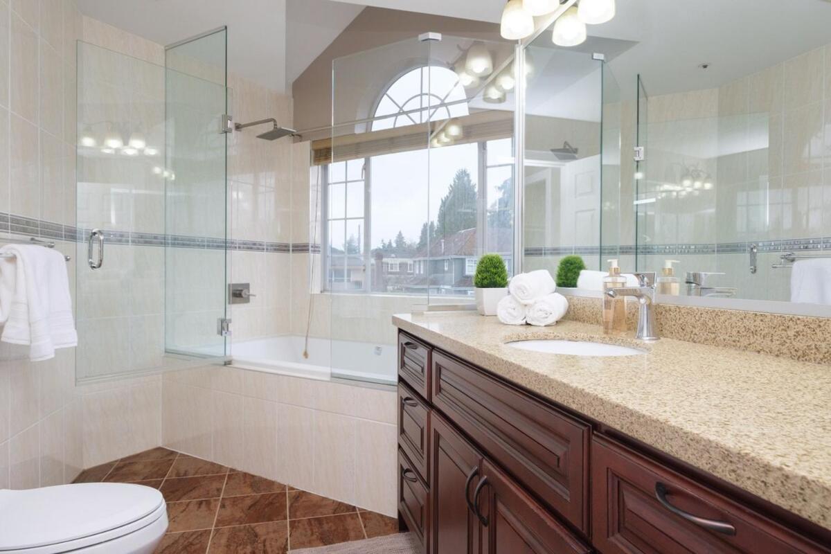 Spacious 4Br W Ensuites Mins To Downtown Yvr Ubc 밴쿠버 외부 사진